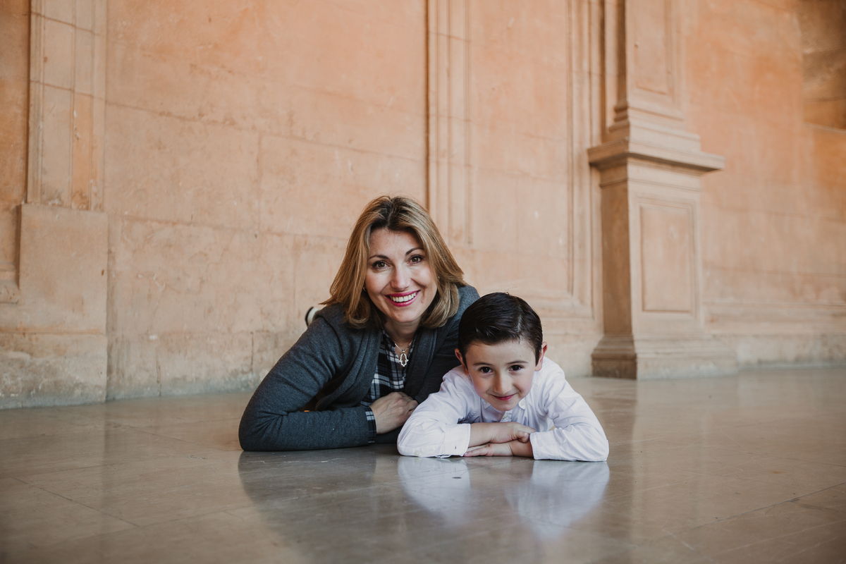 Fotógrafo de familia en Granada en el Palacio de Carlos V
